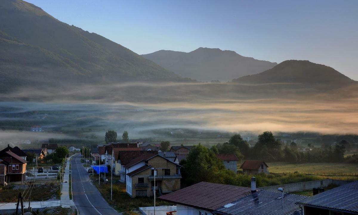 Hotel Rosi Gusinje Kültér fotó