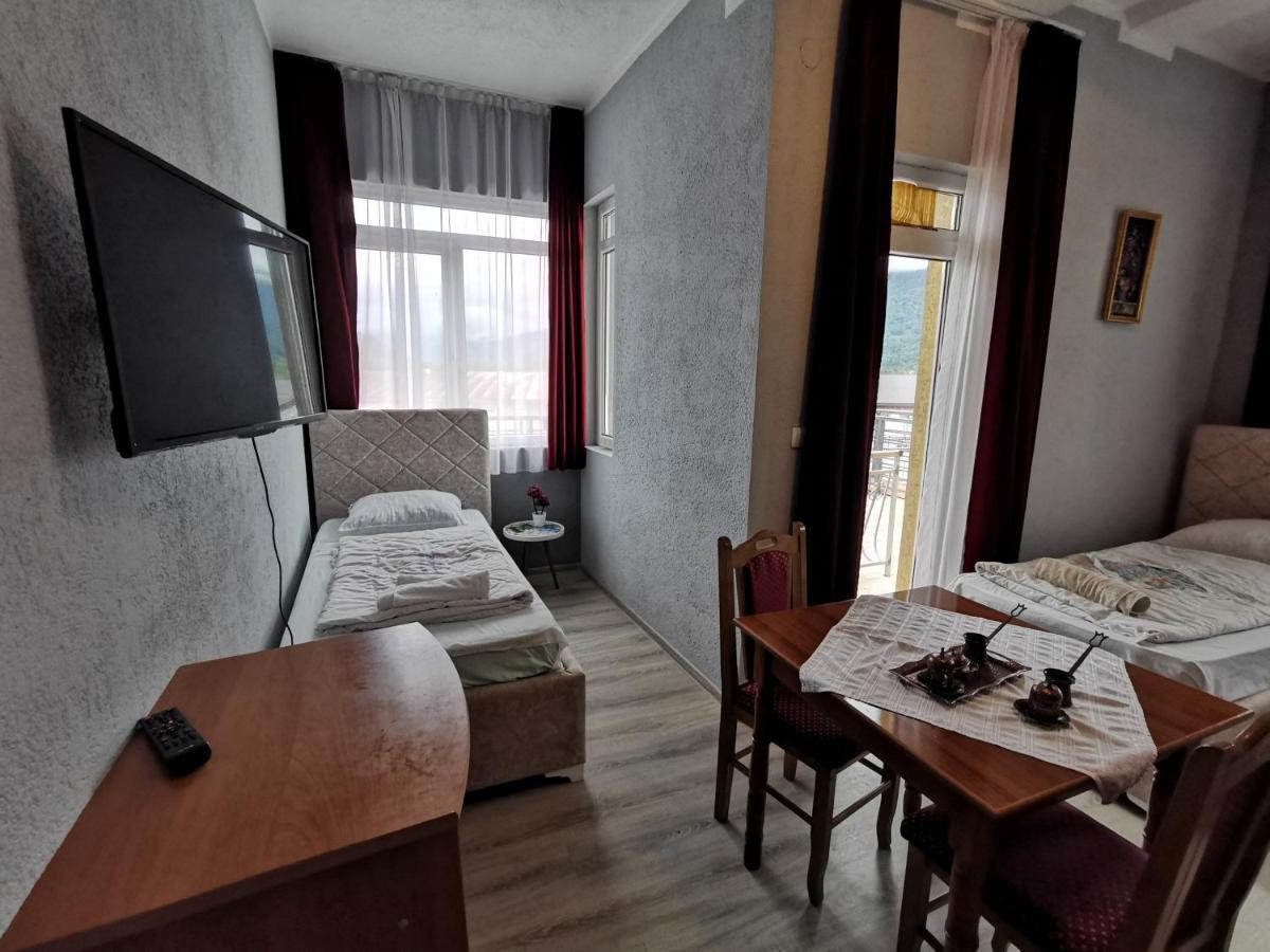 Hotel Rosi Gusinje Kültér fotó